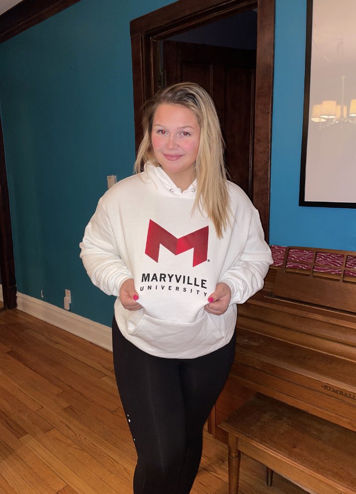 Miranda46217953's tweet photo. I am SO EXCITED so spend my next 4 years at Maryville University. Go Saints!!!❤️🖤🤍@MaryvilleSB @SbCheetahs @Cheetahs18uBB @BoDomeBville @Montini_AD https://t.co/VnsuvbrPk2