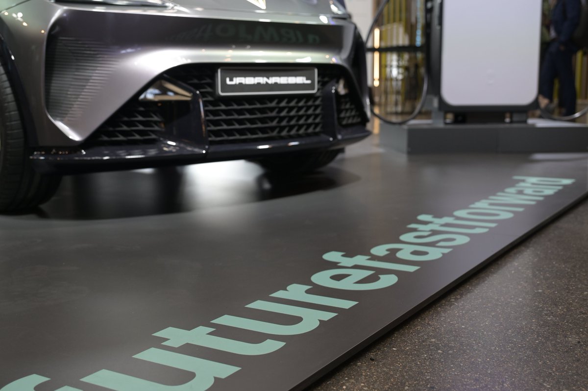 FutureFF's tweet image. Damos paso al área interactiva donde portavoces de la agrupación darán a conocer los 86 proyectos que conforman los diferentes bloques de actuación de #FutureFastForward