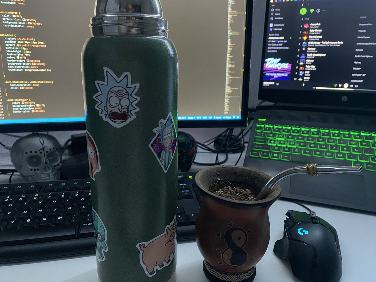 reymlgz's tweet photo. Gm! ☀️🧉

Staring the day hearing Dark Synthwave 👾👽🎧 https://t.co/KbCvdCIOuU