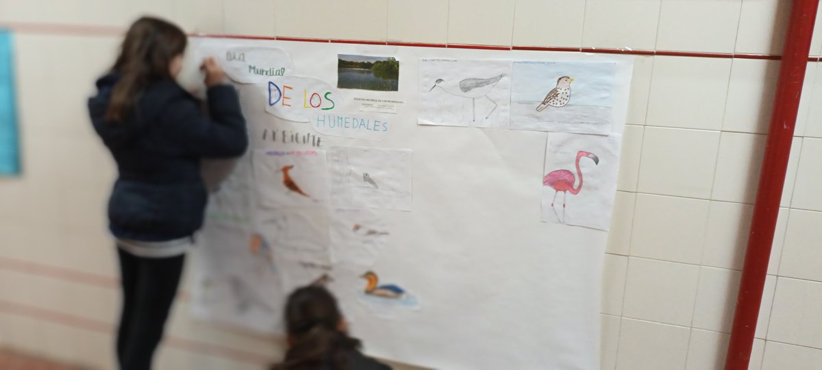 iesmariagaliana's tweet photo. Feliz #DiaMundialDeLosHumedales 
En el @iesmariagaliana vamos a celebrarlo viesitando la #LagunaFuentedelRey en #DosHermanas con todo el alumnado de #1ESO. Hoy, realizamos un mural en #TallerdeMedioAmbiente para ir acercándonos a las aves de los humedales @programaaldea #EducAves https://t.co/vLSiG3Vhgy