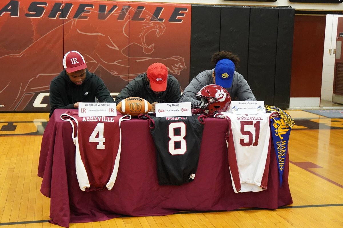 TT_GrahamHill's tweet photo. @AVLCitySchools: 'Congratulations to Asheville High/SILSA students Deshaun Whitmire, Tay Davis, &amp; Tanner Graham. The seniors signed to continue their football careers at the collegiate level!

-Deshaun, Lenoir-Rhyne
-Ta… https://t.co/5wuMxgFNrv, see more https://t.co/hF8tMd4e7U