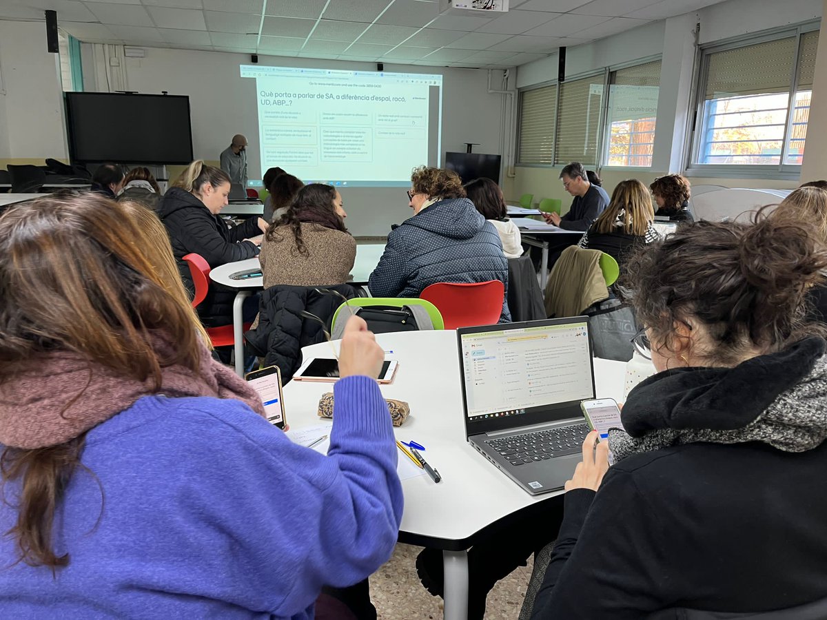 SE_VOC4's tweet photo. Tercera sessió de la Xarxa Educativa de Sant Cugat amb @victorlopezsbd reflexionant sobre criteris i reptes pel disseny de situacions d'aprenentatge. Gràcies per ser-hi. #FemXarxa @SEiXarxes https://t.co/rikN0uXGce