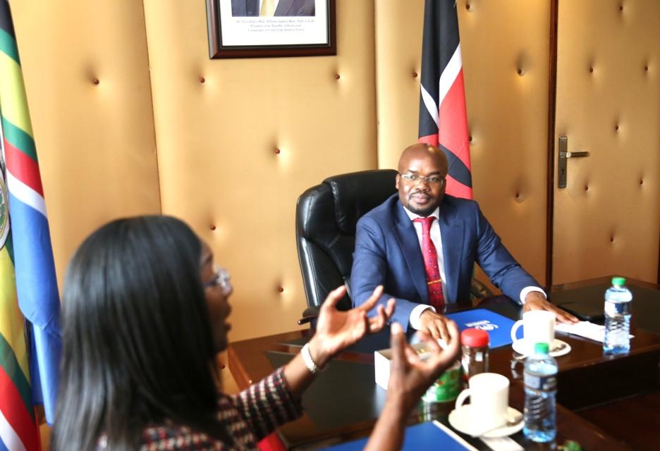ray_omollo's tweet photo. I was privileged to meet a delegation from the UNHCR led by the Kenya Representative, Caroline van Buren. We deliberated on possible ways of enhancing collaboration and adopting the whole-of-society approach to addressing the affairs of refugees, immigrants and stateless persons. https://t.co/hzn0NsmNSU