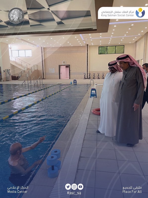 kssc_sa's tweet photo. التقى سمو الأمير سعود بن عبدالله بن ثنيان آل سعود - رئيس مجلس إدارة #مركز_الملك_سلمان_الاجتماعي اليوم بعدد من المشتركين خلال اللقاء الدوري ، و تخلل اللقاء جولة على مرافق الخدمات للاطلاع على الخطط التطويرية المستقبلية.

#ملتقى_للجميع https://t.co/zNrplu5ngz