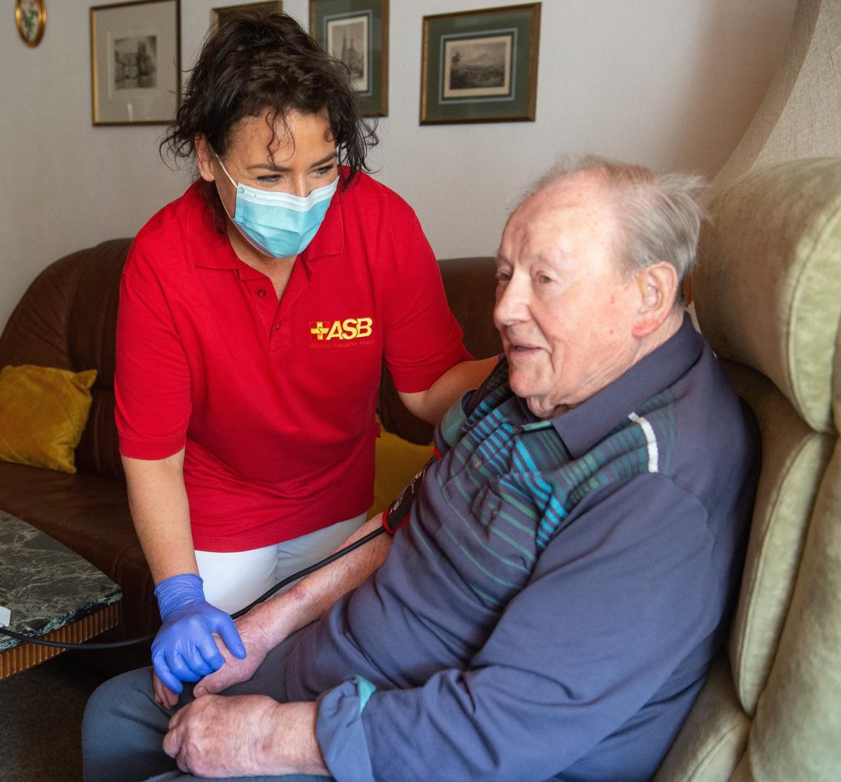 Der ASB Bayern äußert sich in einer Pressemitteilung zur kritischen Personalsituation in der gesamten Pflegebranche. Exemplarisch werden dabei die Standorte Allgäu und Coburg beleuchtet. Zur Mitteilung: bit.ly/3JCn99m #pflege #altenpflege #asb