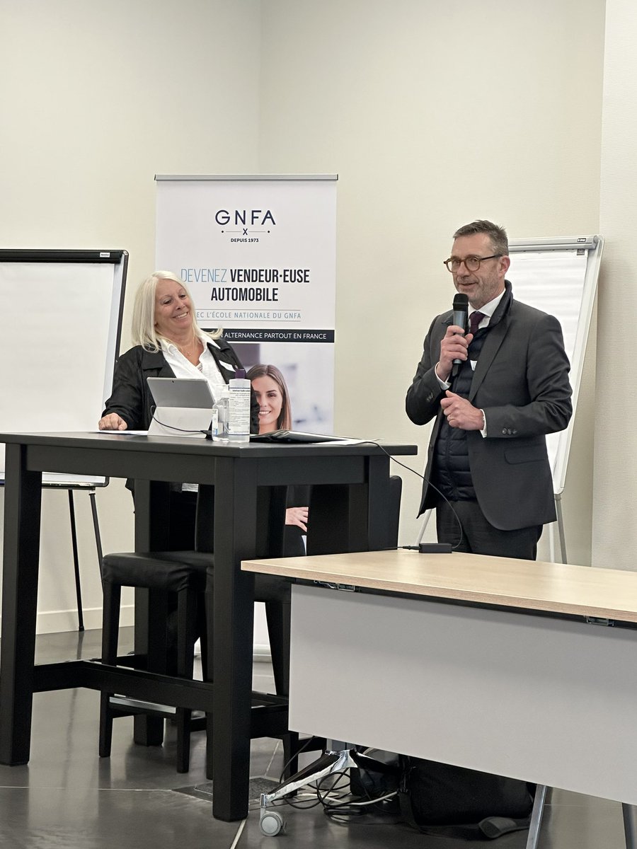 TOUBEAUfred's tweet image. Signature d'une convention partenariale @mobiliansfr 🤝 @poleemploi_ara 
Un engagement pour favoriser les recrutements dans les métiers de l’#automobile et de la #mobilité 
Au sein du @GNFAauto Saint-Priest en présence de Nadine Annelot et Virginie de Pierrepont
#TousMobilisés