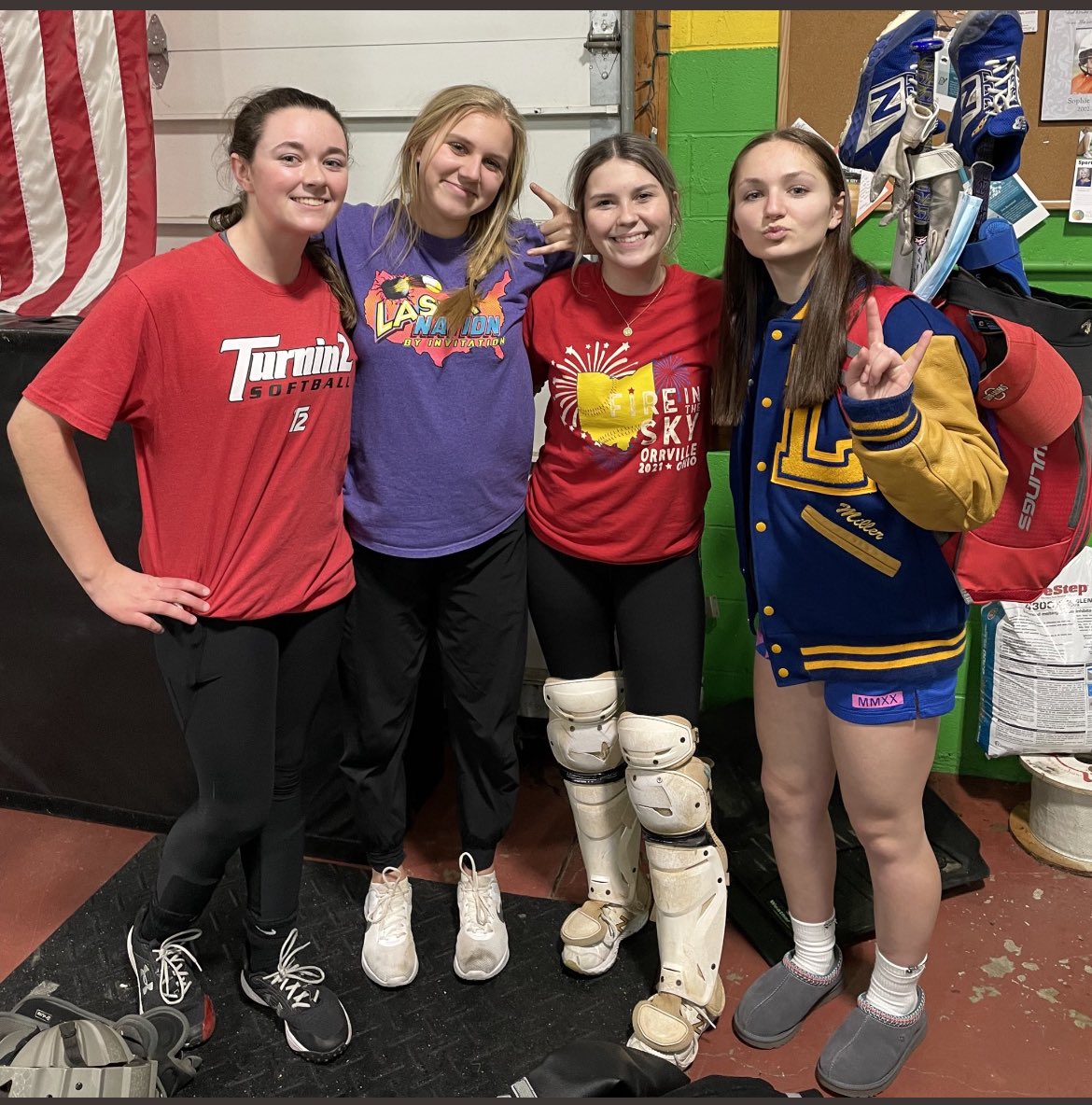 HaylieeRoberts's tweet photo. HAPPY NATIONAL CATCHERS DAY!!!
Thank you to all my friends from high school and travel who catch for me and all the other pitchers out there. I love you guys! β€οΈβ€οΈ @Sun_Dragon1 @CMulllins_32 @gabbyBotte2025 @_MaddieChilders @aubrey_brown28 @karleesanor @lj_russell25 @Turnin2K https://t.co/cJnSLwOVyD