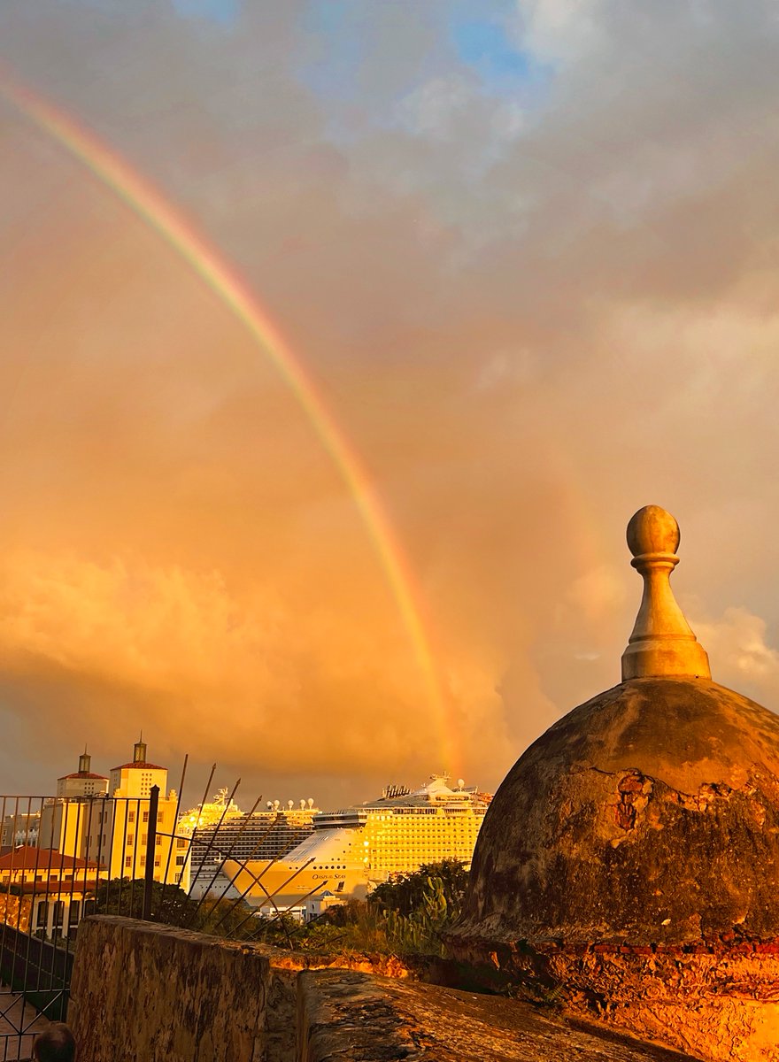 Debography's tweet image. Sunset in San Juan with a double rainbow with @royalcaribbean on the Oasis of the Seas ❤️🚢⚓

#royalcaribbeaninternational #royalcaribbean #sanjuan #sunset #doublerainbow #rainbow #debography #oasisoftheseas