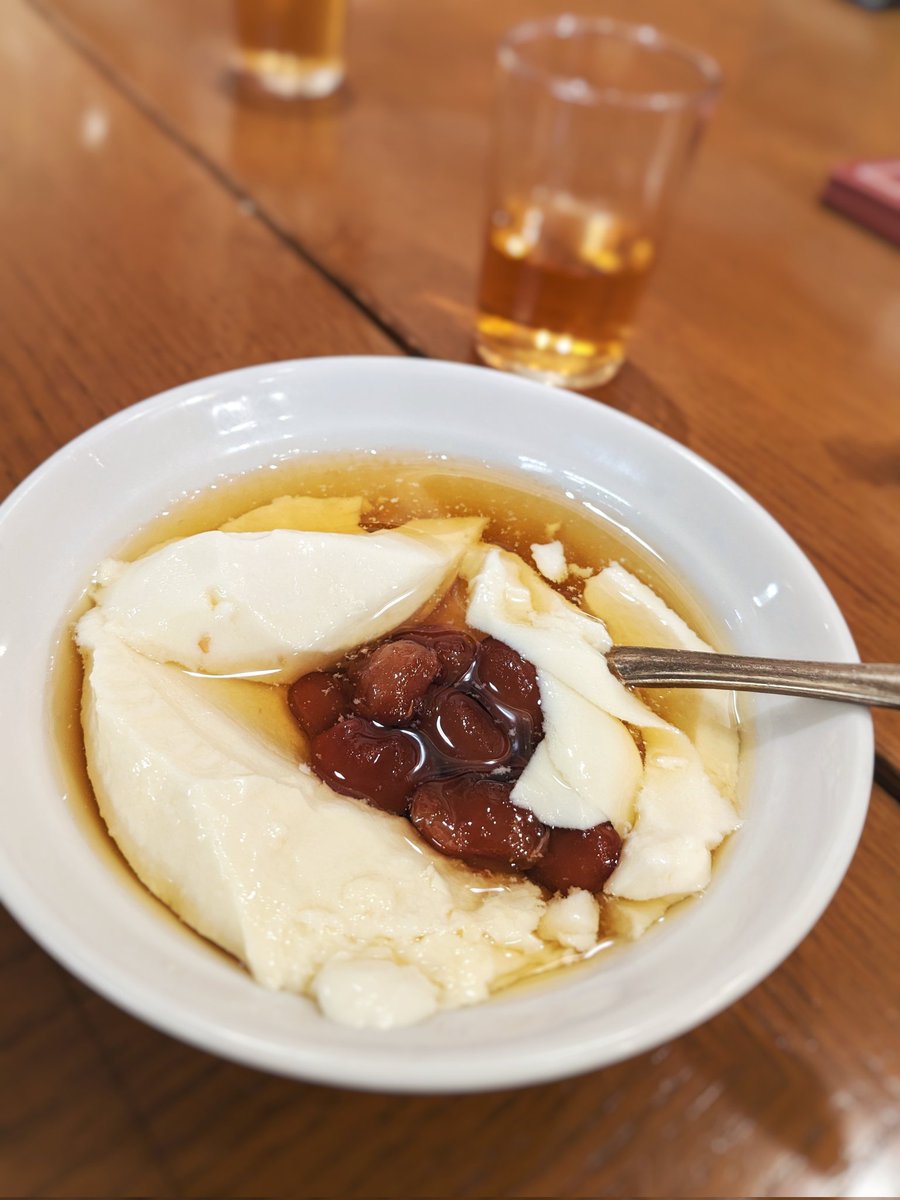 Chashinshin's tweet photo. やっと来られた東砂町「阿Q麺館」どれも懐かしく優しい台湾の味。
牛肉麺+魯肉飯セット、担々麺+水餃子セット、肉圓、豆花(冷&amp;温)。
完全に食べ過ぎ。
#台湾料理 https://t.co/DVtXKtX3VO