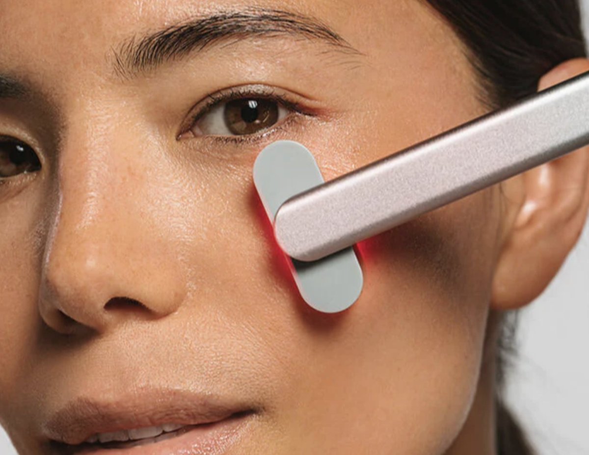 GreenProdJunkie's tweet image. Solawave - use code: THEGREENPRODUCTJUNKIE for 15% off this red light therapy, micro current and heat tool for clearer, firmer skin (heals blemishes SO fast, too).  Love it.  bit.ly/3EV9MPh  #solawavecoupon #solawave #microcurrent #redlighttherapy