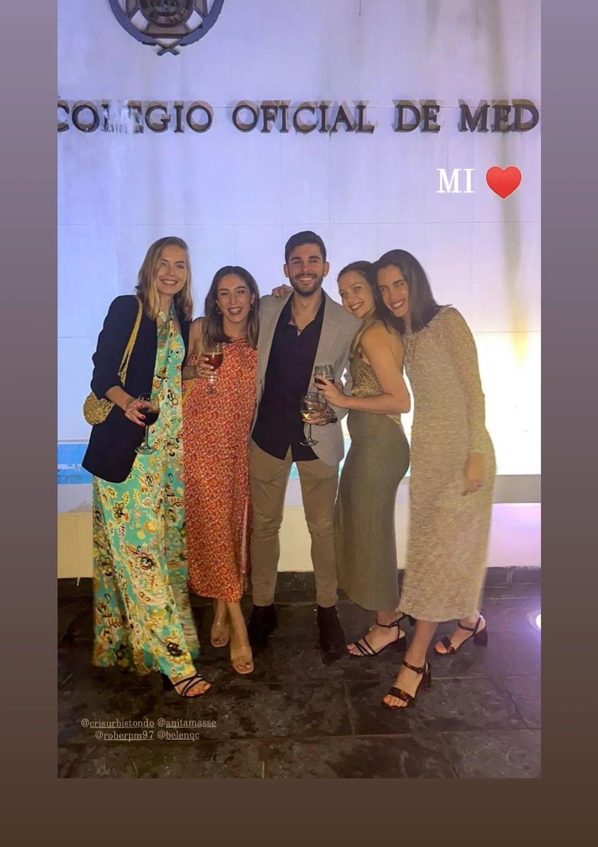 anita_masse's tweet image. Hace un año estaba muerta de miedo después del MIR. Ahora estoy vistiendome para celebrar con un amigo que él ha acabado esta etapa, en la mejor especialidad que podría haber cogido, comiendo bombones que me ha regalado un paciente, en mi ciudad y con unos coR maravillosos ❤️❤️