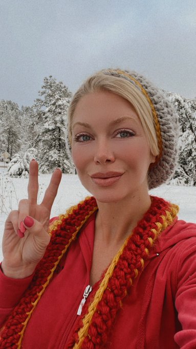 Yay, I&rsquo;m finally verified :) Here&rsquo;s a lil &ldquo;Before &amp; After&rdquo;💋 https://t.co/TXgtd4bQpC<a href="/tag/tittytuesday"class="tags"><span>#tittytuesday</span></a><a href="/tag/quarantine"class="tags"><span>#quarantine</span></a><a href="/tag/socialdistancing"class="tags"><span>#socialdistancing</span></a>