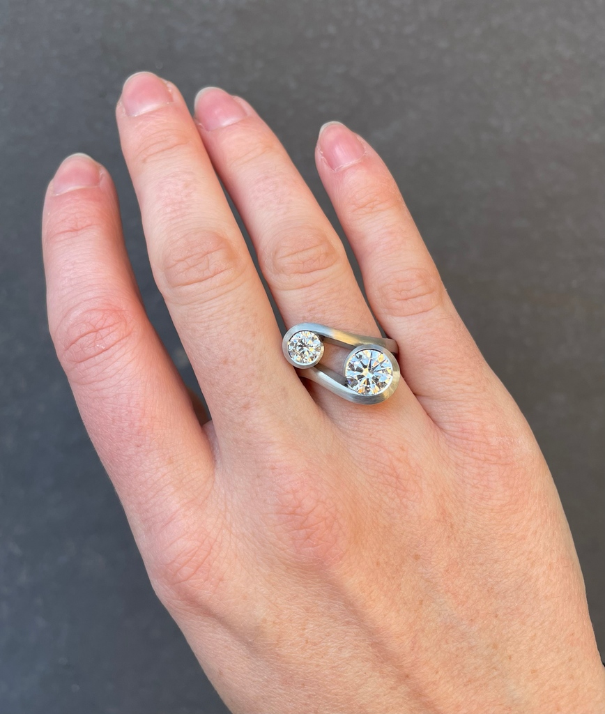 McCaulJewellery's tweet image. A look back at this gorgeous two stone ring 💎
Two sparkling white diamonds, set in cool white platinum. 

#twostonering #diamondring #designermaker #craftsmanship #London #dublin #lovemadelocal #goldsmith #jewellerydesign #designlondon #jewelleryatelier
