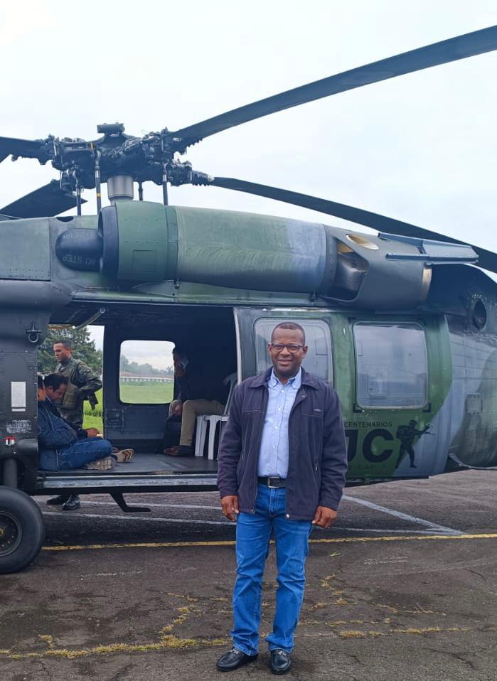 Junto a <a href="/MinTransporteCo/">MinTransporte</a> Guillermo Reyes, @ACRegiones <a href="/velascoluisf/">Luis Fernando Velasco Chaves 🚩</a> y Gobernador de Nariño <a href="/jhonrojasca/">Jhon Rojas Cabrera</a> nos desplazamos al sector de Piedra Sentada en #Patía, para dialogar con las comunidades ante la emergencia que vive nuestro dpto del Cauca y el suroccidente colombiano.