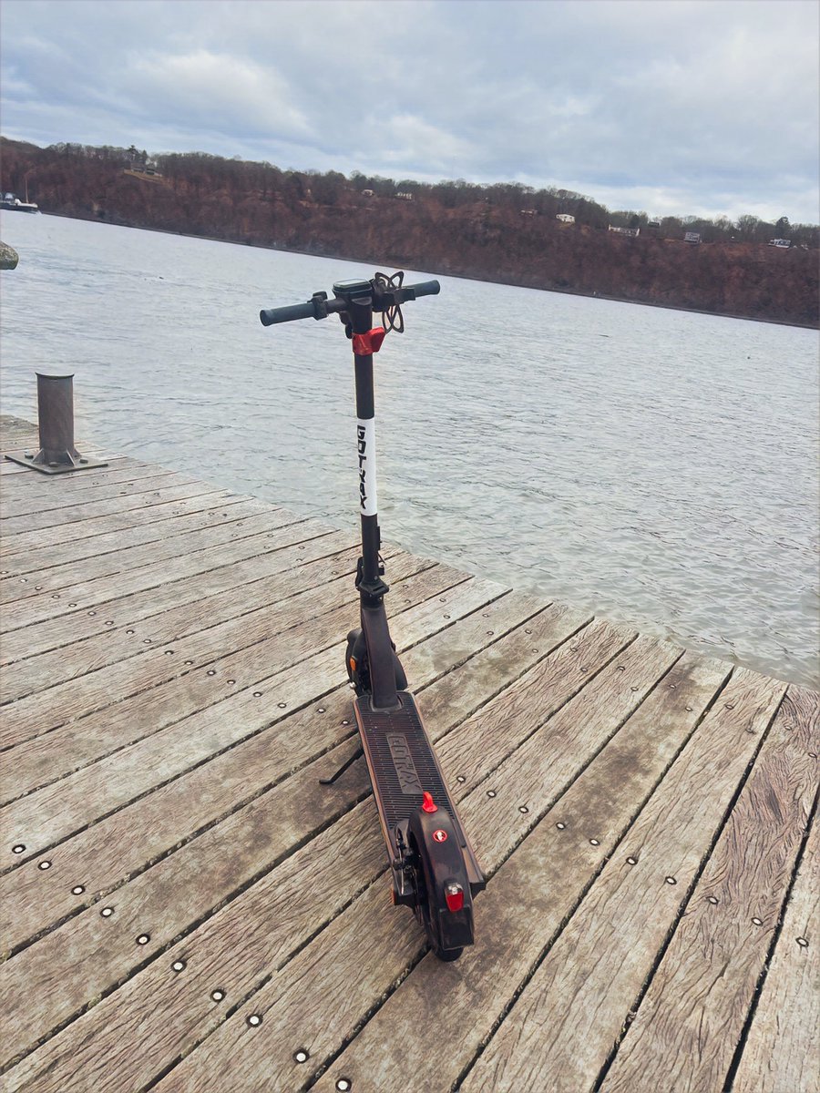 Scheeatow's tweet image. Getting some fresh air between meetings on campus. #selfcare #screenbreak