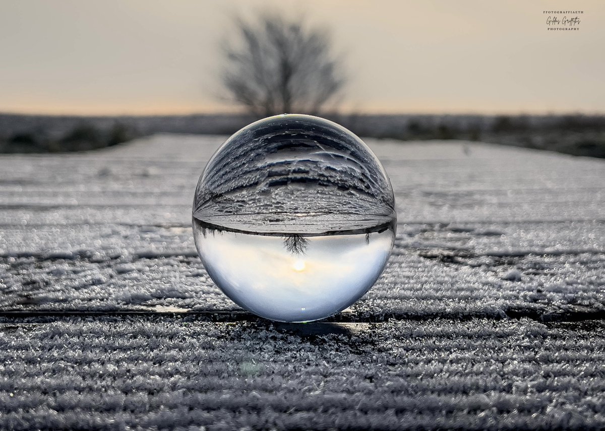 Different view at @WalesCoastPath @ItsYourWales @ThePhotoHour #winter @yourwales #lensball #photooftheday @visitthevale #ValeOfGlamorgan #walking #hiking #camera #photography Many thanks to those passers by who commented 👍🥶