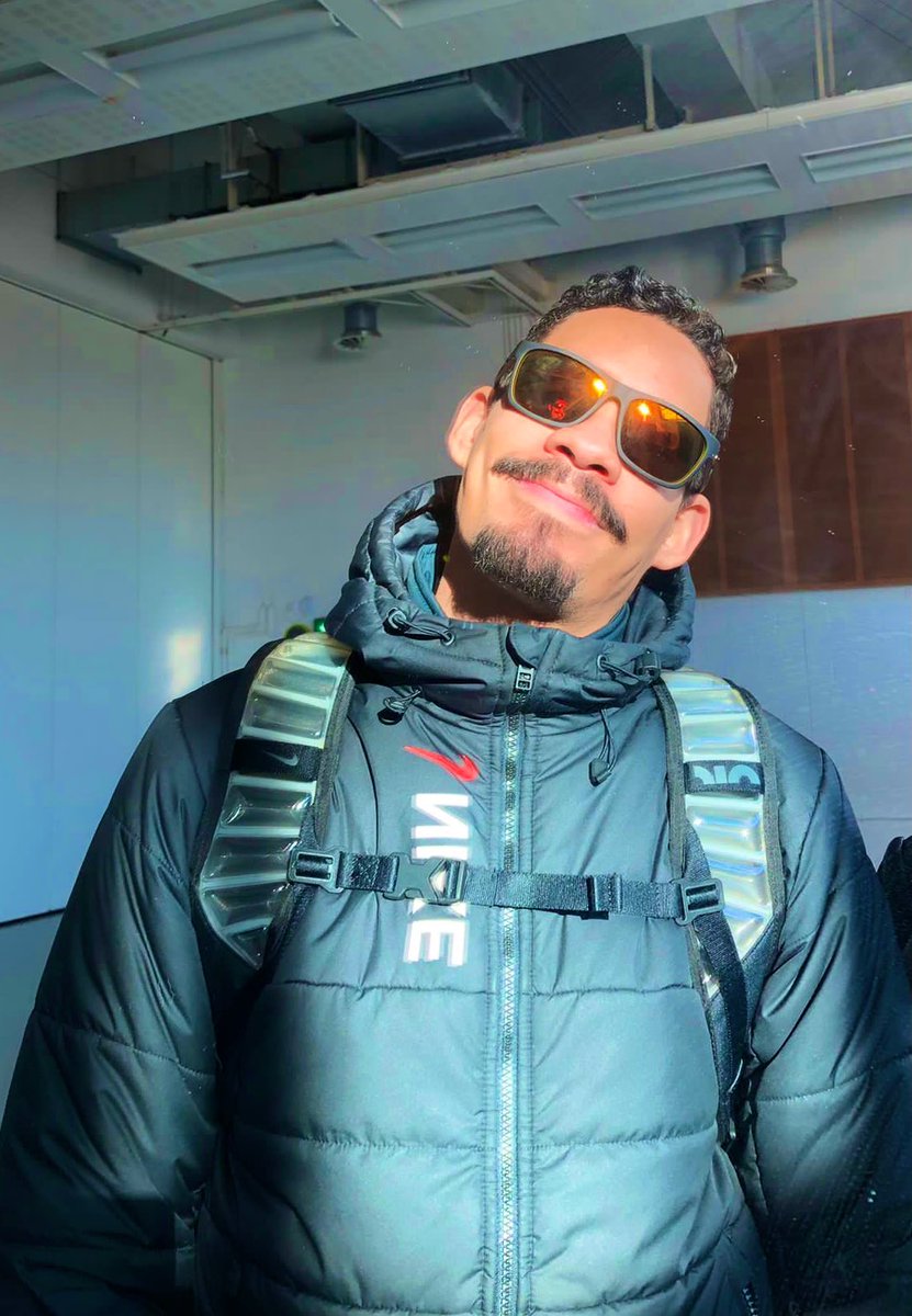 It's great to be back dancing and teaching ❤️✨🪩🕺🏻
.
.
.
.
.
#nikesocks #gay #kiffeur #airmax #gayfeet #gayfoot #malefeet #malefoot #gaysocks #gaysneaker #kiffeurtn #whitesox #gayfetish #skets #niketn #dancer #dance