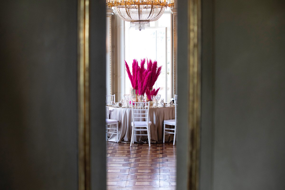 Celebrating Pantone’s color of the year- Magenta! 
#pantone #magenta #eventprofs #eventdesigner #Dubai #destinationwedding #patriziacillievents