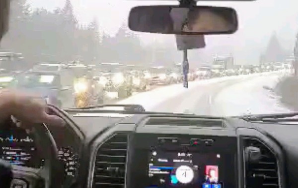 pmagn's tweet photo. Queue to Starbucks Whistler this morning 😳 #hwy99 #whistler #unknowncredit #bcskiing #bcstorm #bcdrive #yvr https://t.co/fYGBbAuFbz