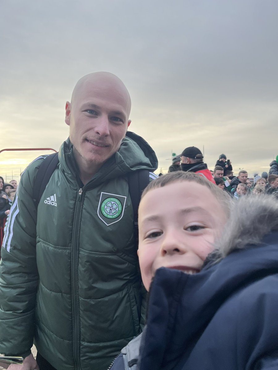 We waited after the game to meet the players…day absolutely made getting these pics 💚🫶🏽 <a href="/Kyogo_Furuhashi/">Kyogo Furuhashi 古橋 亨梧</a>