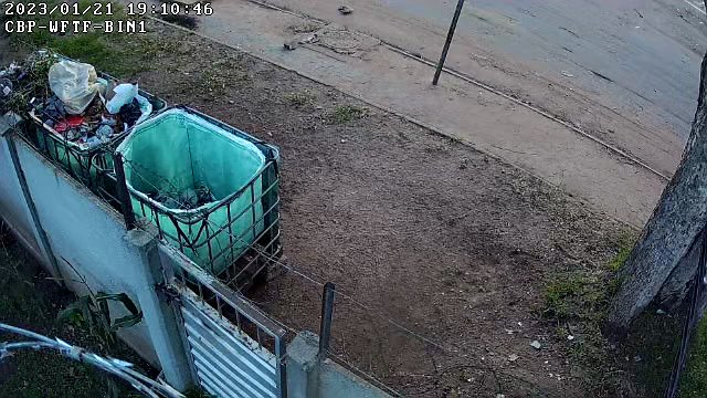 Our #talkingbins still doing their thing. No illegal dumping. No cleaning necessary. @KICKinW66_W118 <a href="/CleanerJoburg/">Pikitup</a>  <a href="/GTalevi/">Giulietta Talevi</a> <a href="/ferialhaffajee/">Ferial Haffajee</a>