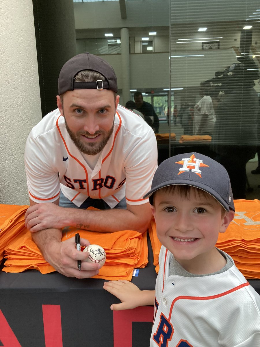 Miss_J_Jenkins's tweet photo. This week Matt and Cleo had an amazing opportunity to meet @david__hensley. To say Cleo was in awe is an absolute understatement. My little leaguer is counting down the days to see this man take the field! https://t.co/LKGPsEnNGV