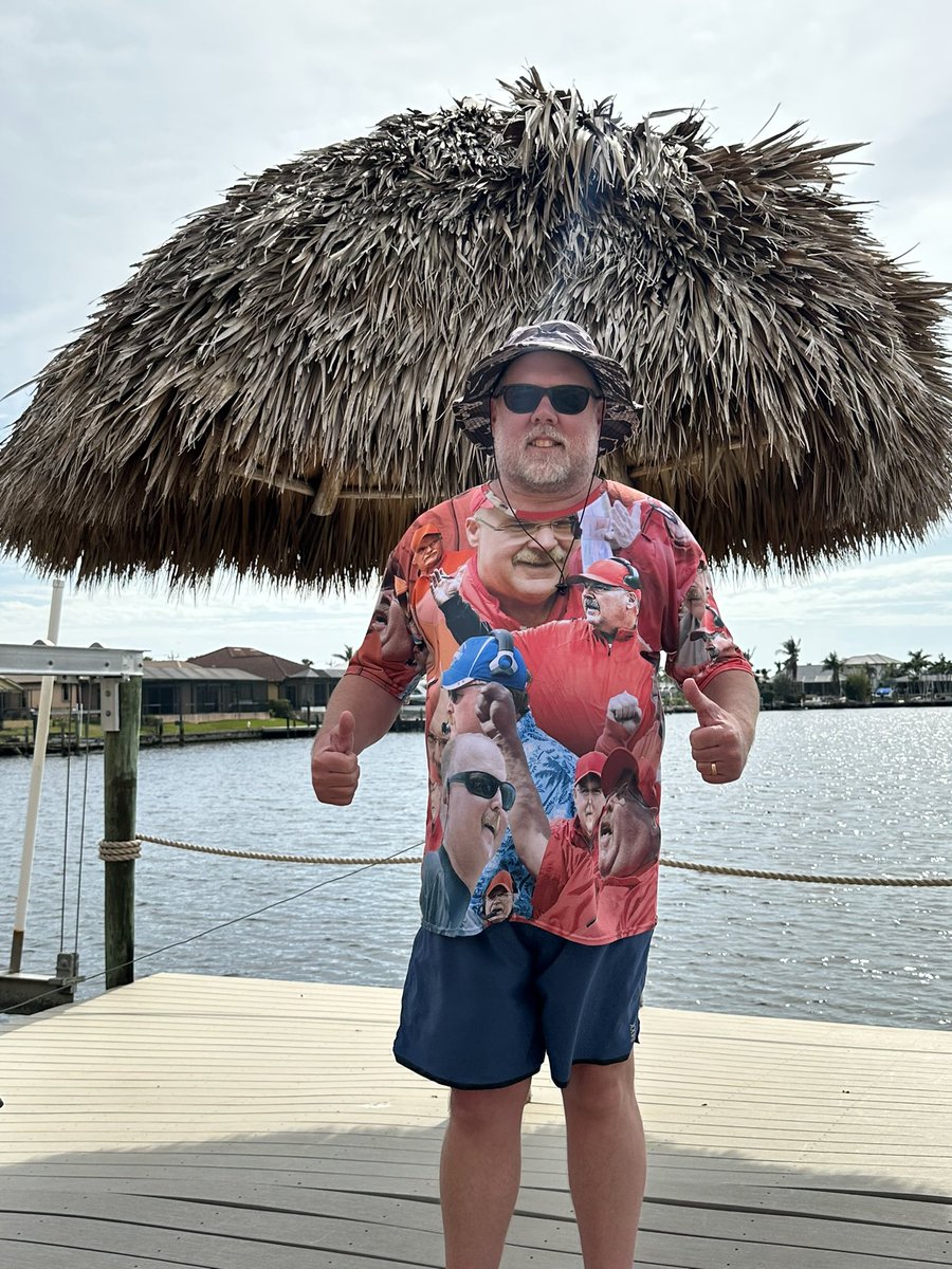 mal_olsennn's tweet photo. this man @SolsenSteve is READY for the game today @barstoolsports @Chiefs #ChiefsKingdom https://t.co/7HDqYMvZb7