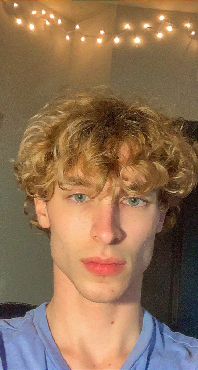 miscmanmeat's tweet photo. letting my hair grow out :) https://t.co/OgLTOPIL7O