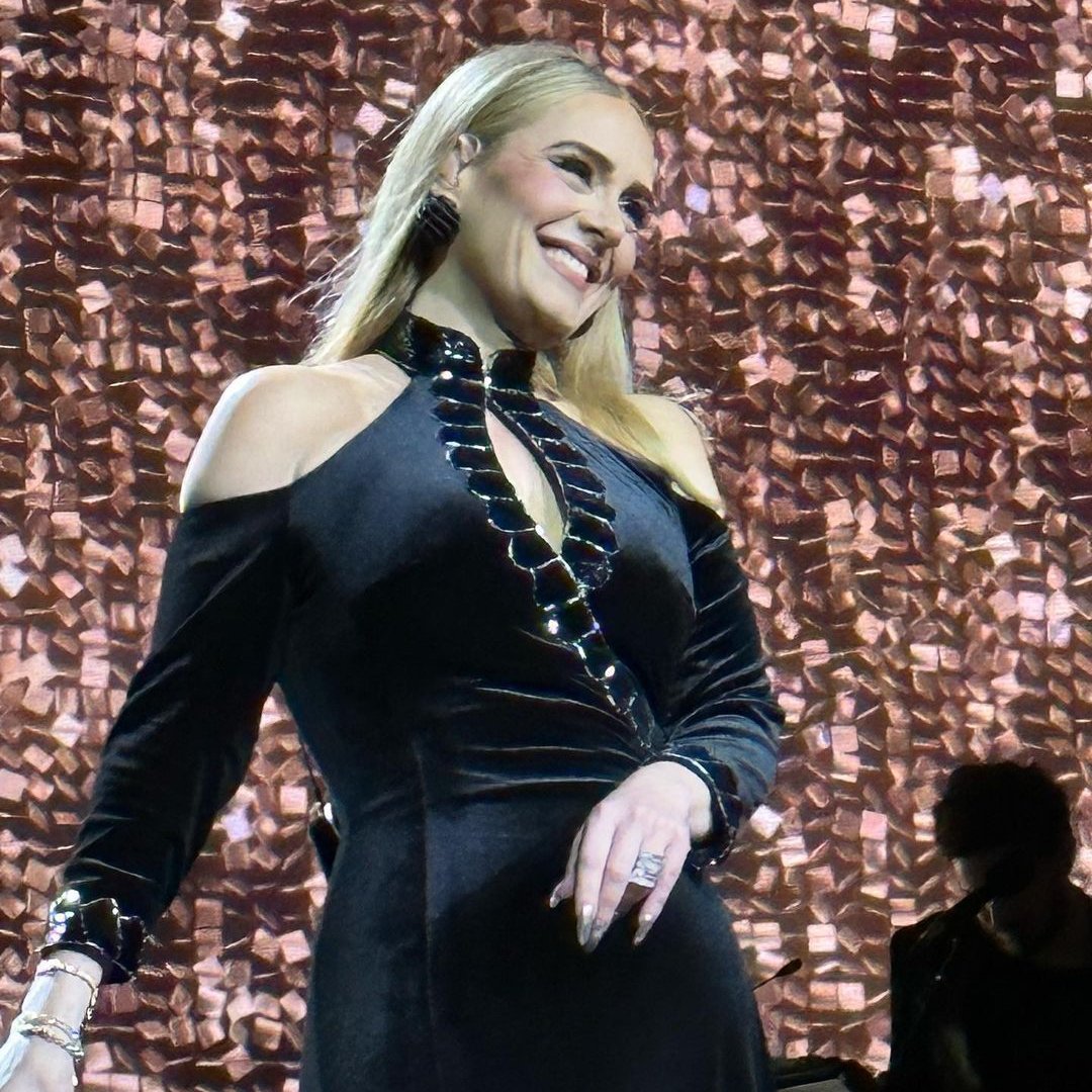 InfoAdeleBrasil's tweet photo. A Adele estava simplesmente PERFEITA ontem a noite, durante a Weekends With Adele. 🤯 https://t.co/puJXWS8yDC
