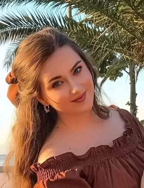 ولأنك ملهمي ومتنفسي 
ولأنك  عشق حياتي 
ولأنك صوره حلمي التي أعشقها 
ومن دونها تموت سعادتي وكل امنياتي 
أخترتك  لتكون قلبا يحبني ويحتويني 
ومرهما يداوي جراحي حين الزمان يضنيني 
أخترتك لتكون نبضا وروحا تحتضنني 
وملاكا يحرسني وحين اترتجف في أحضانه يلقيني 
تمنيتك تكون لي نفسا يسعفني