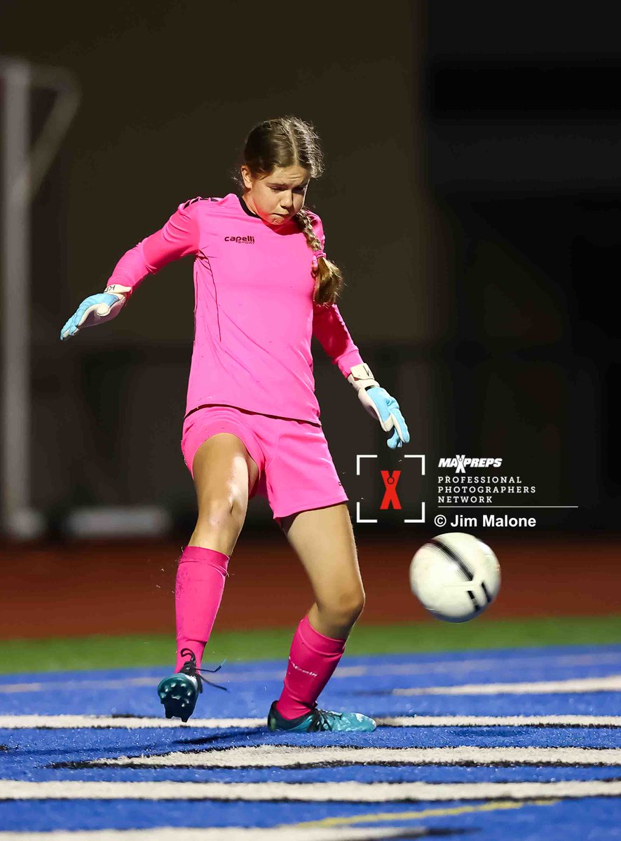 JimMalonePhotos's tweet photo. View #Maxpreps Images from 1/18/23 of #SCVAL Women's #Varsity #Soccer Match between #LosAltosHS & #MtnViewHS by using the link:
https://t.co/0YcumIm1oX
@CoachPanos @LosAltosAth @MtnViewAth @MaxPreps #JimMalonePhotos https://t.co/mEbmdc45TM