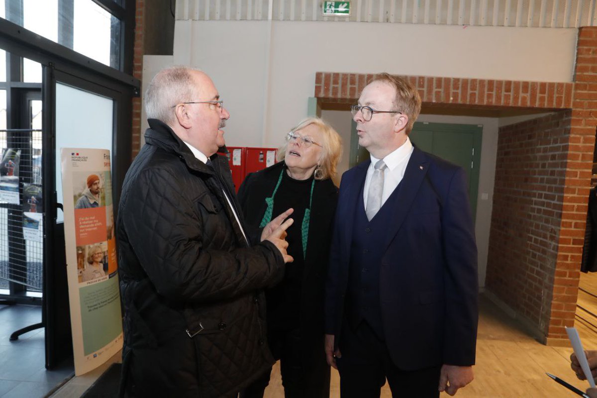 Beaucoup de monde pour la cérémonie des vœux d’#Arleux ! Un plaisir d’accompagner les projets de cette ville dont le dynamisme fait la fierté du #Nord ! Merci <a href="/BrunoVandeville/">VANDEVILLE Bruno</a> pour l’invitation et bravo pour ta médaille récompensant 20 années d’élu au service des habitants !