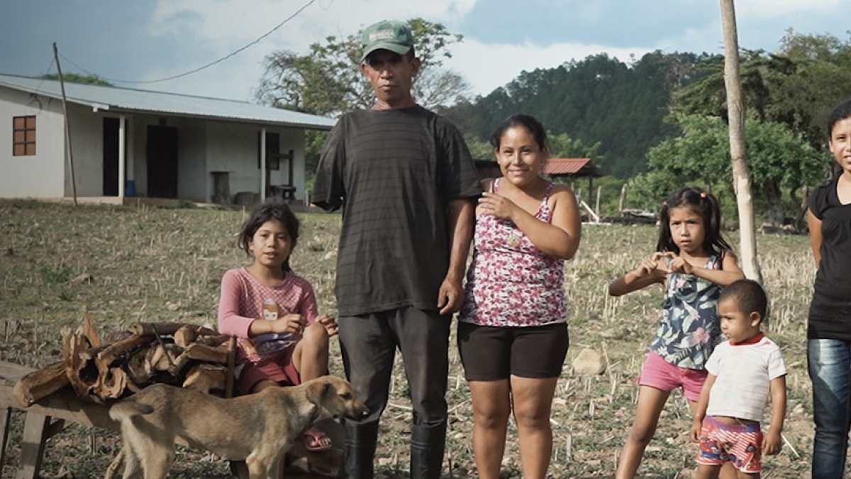 Female-headed households with members with disabilities are at a higher risk of falling into #poverty.  

It's urgent that we continue #BreakingBarriers wrld.bg/OGPM50LTYT4