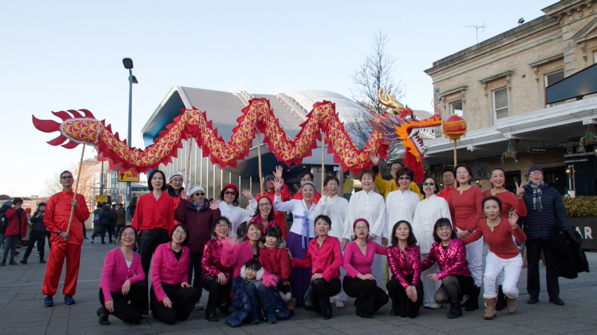 GWRHelp's tweet photo. Today we helped a dragon and friends travel from Bristol to Reading to welcome in the Lunar New Year. Thank you to the South Gloucestershire Chinese Association for bringing lots of smiles to lots of faces! #ChineseNewYear 🐉 https://t.co/y7KZmTkFx3