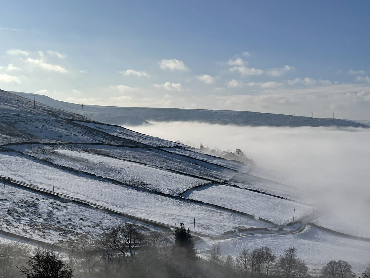 LizAtkin's tweet image. Beautiful cloud inversion on our walk today to Stoodley Pike #WestYorkshire #stoodleypike #cloudinversion