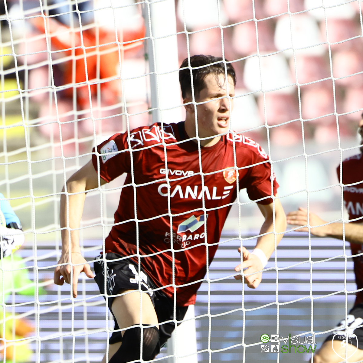 Reggina_1914's tweet photo. ⏱ 36' | #RegginaTernana 1️⃣-1️⃣

GIO FA IL PANICOOOOOOOOOOO

#NelCuoreUnaBandiera 🇱🇻 https://t.co/8RF8qtcFbg