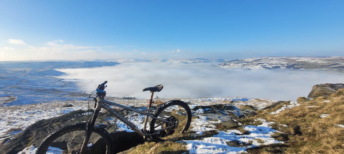 3216andy's tweet image. Misty at home, sunny up top
#stoodleypike #Todmorden #hardtail #mtb