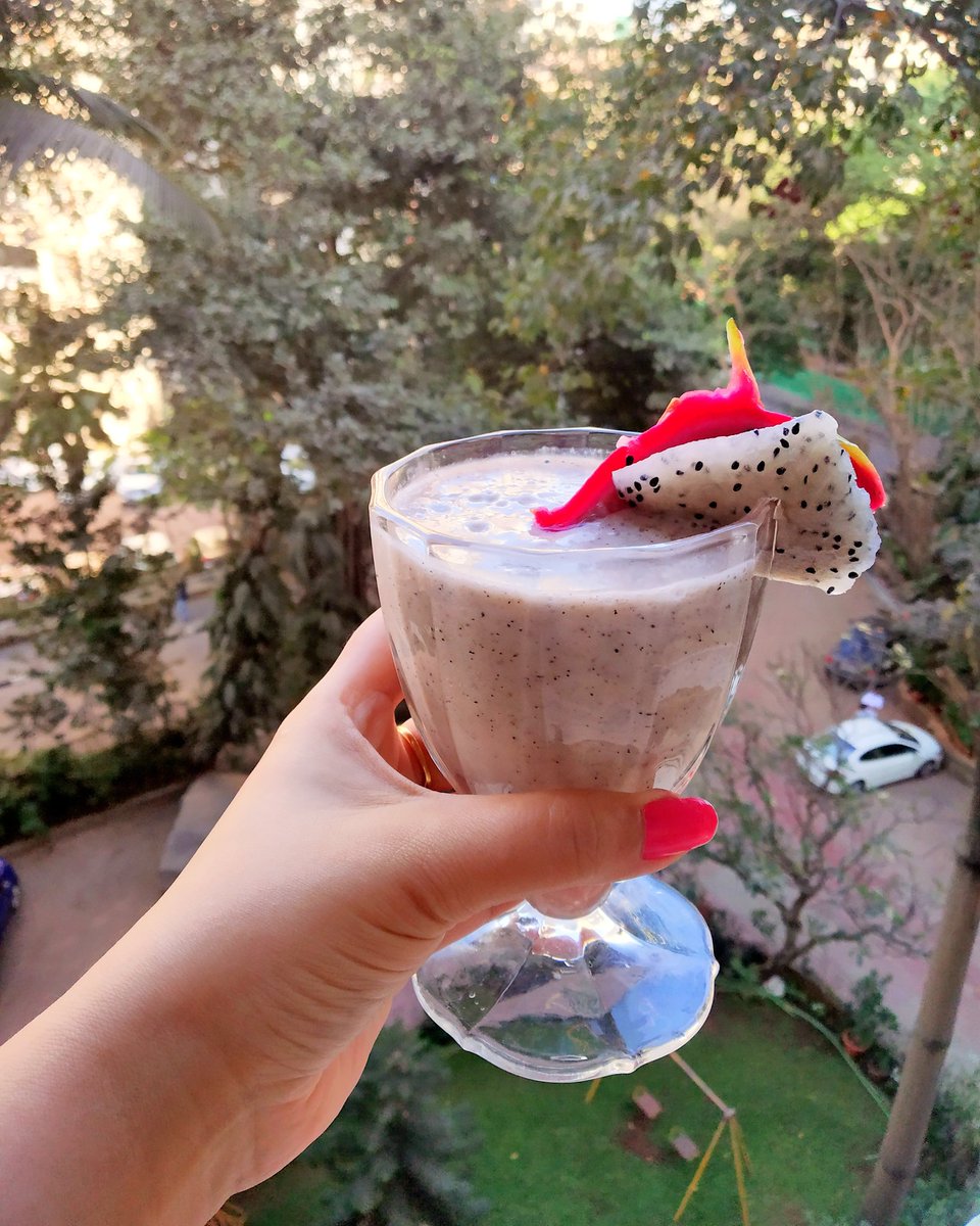 That Dragon Fruit Banana Smoothie be like 😍
So yummy and healthy 😋💪
.
.
.
.
.

#savskitchen #CookingMadeEasy #smoothie #smoothielover