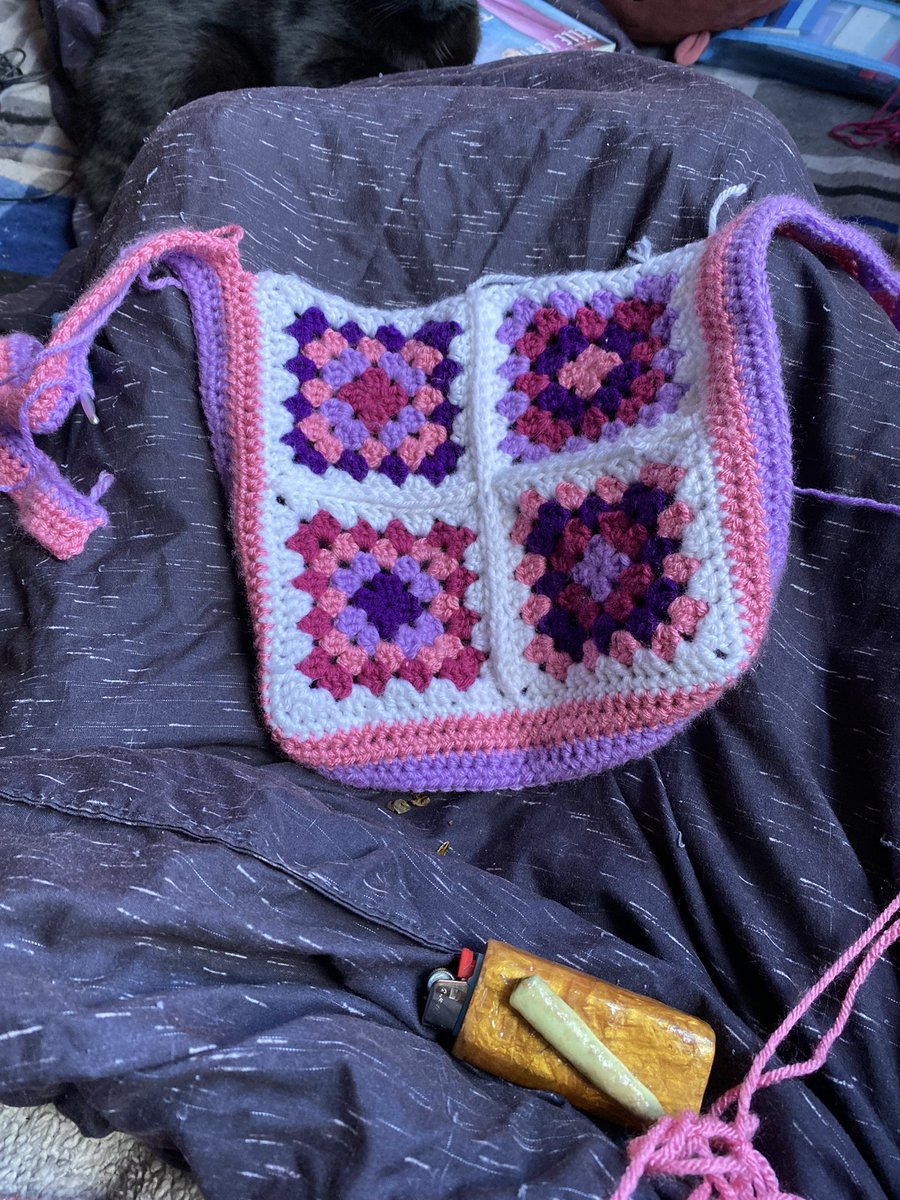 kKreations4's tweet photo. For 3 years a swore away from the granny square 😂😂 look at me now #grannysquarebag #kckreations https://t.co/SZWJLDaBkI
