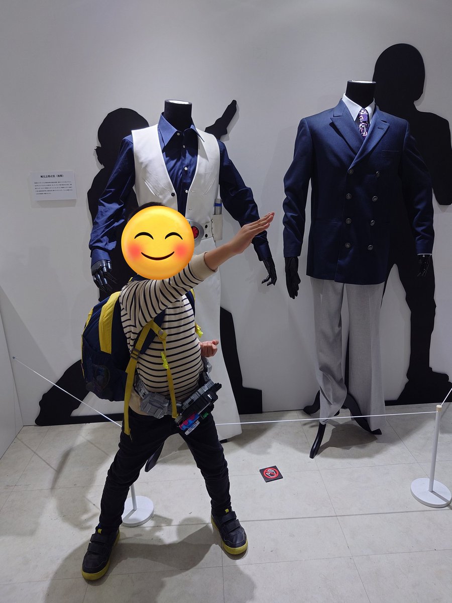 terurumo's tweet photo. 11日は再びライダー展。
各ライダーの前でポーズ。 https://t.co/q81Q4SkWpA