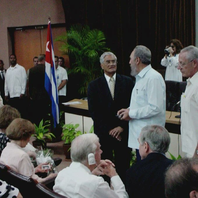 ElamSmi's tweet photo. QEPD Querido Dr. José Miguel Miyar Barrueco ("Chomy").

Nuestro más afectuoso abrazo a sus familiares, a sus seres queridos, al pueblo cubano y a todas y todos los ELAM.

Sus ideas seguirán vivas siempre en cada acto médico de un ELAM por el mundo.

¡Gracias, y hasta siempre! https://t.co/jRdegnk3zf