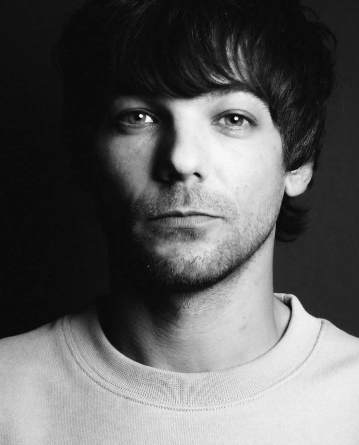 CorineSimal's tweet photo. Sweet Lou for ParisMatch
https://t.co/ung6BLjv03 https://t.co/JrThn4AXka