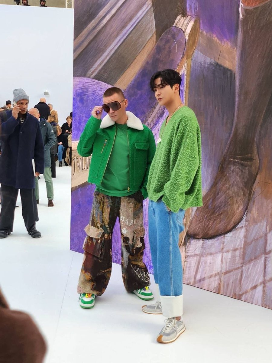 rowoon5ay's tweet photo. LOEWE Full winter 2023 collection
#ewsbdi #rowoon #loewe #runwaycollection #paricollection #loewemens #ロウン #로운 #sf9 #kimseokwoo https://t.co/zrko9uM1q2