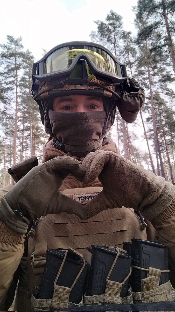 tacticalturist's tweet photo. Любіть, кохайте, цілуйте,  бо любов - то є велика сила ❤️

Любити можна, і любити треба. Всіх.

Всіх, окрім їбаних росіян. 

Їх треба вбивати 😉 https://t.co/oXOKI5gj35