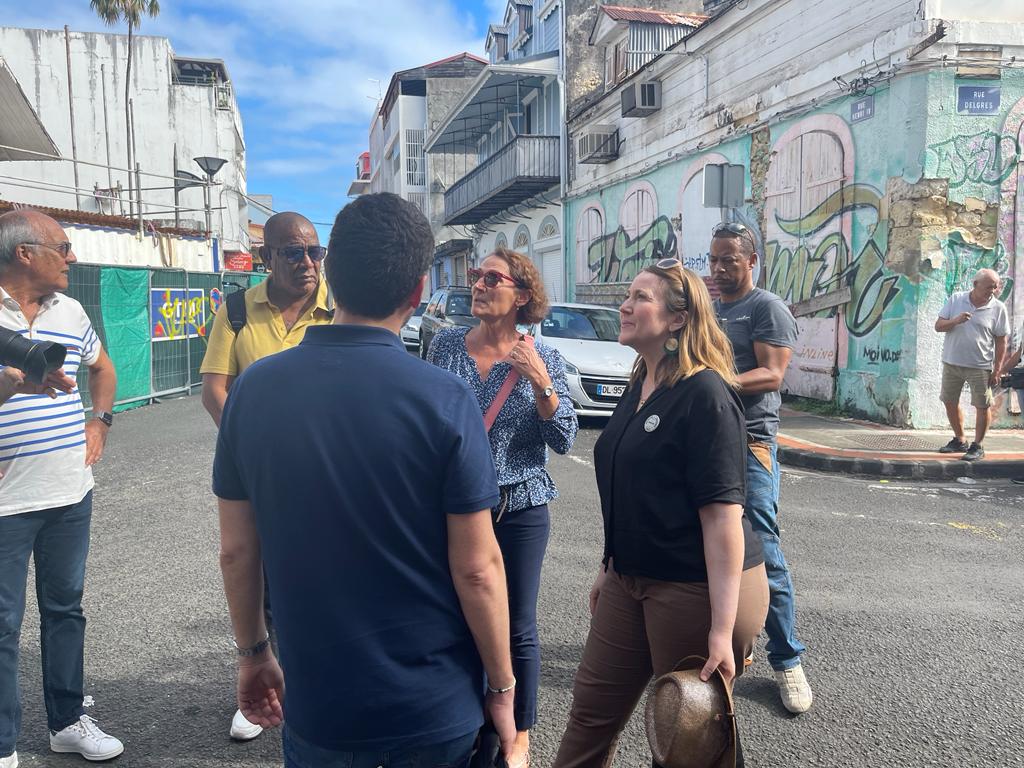 <a href="/c_leconte/">Christine Leconte</a> et Christophe Millet sur le terrain : visite d'un projet de rénovation dans le cadre de dispositifs Action cœur de ville et <a href="/ActionLogement/">Action Logement</a> dans le vieux #PointeàPitre en présence d'#architectes #teamarchi