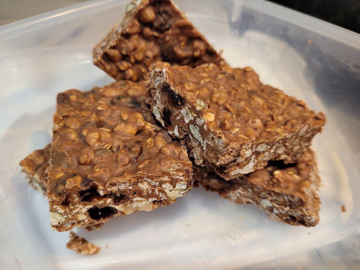 missmatherbakes's tweet photo. And not many of the no bake / fridge cake chocolate oat bars that I made yesterday left either. Dark chocolate, peanut butter, coconut oil, maple syrup, oats, puffed rice cereal, raisins, pumpkin seeds and nuts - it's a health food 😆 https://t.co/QgsoTSwMoA