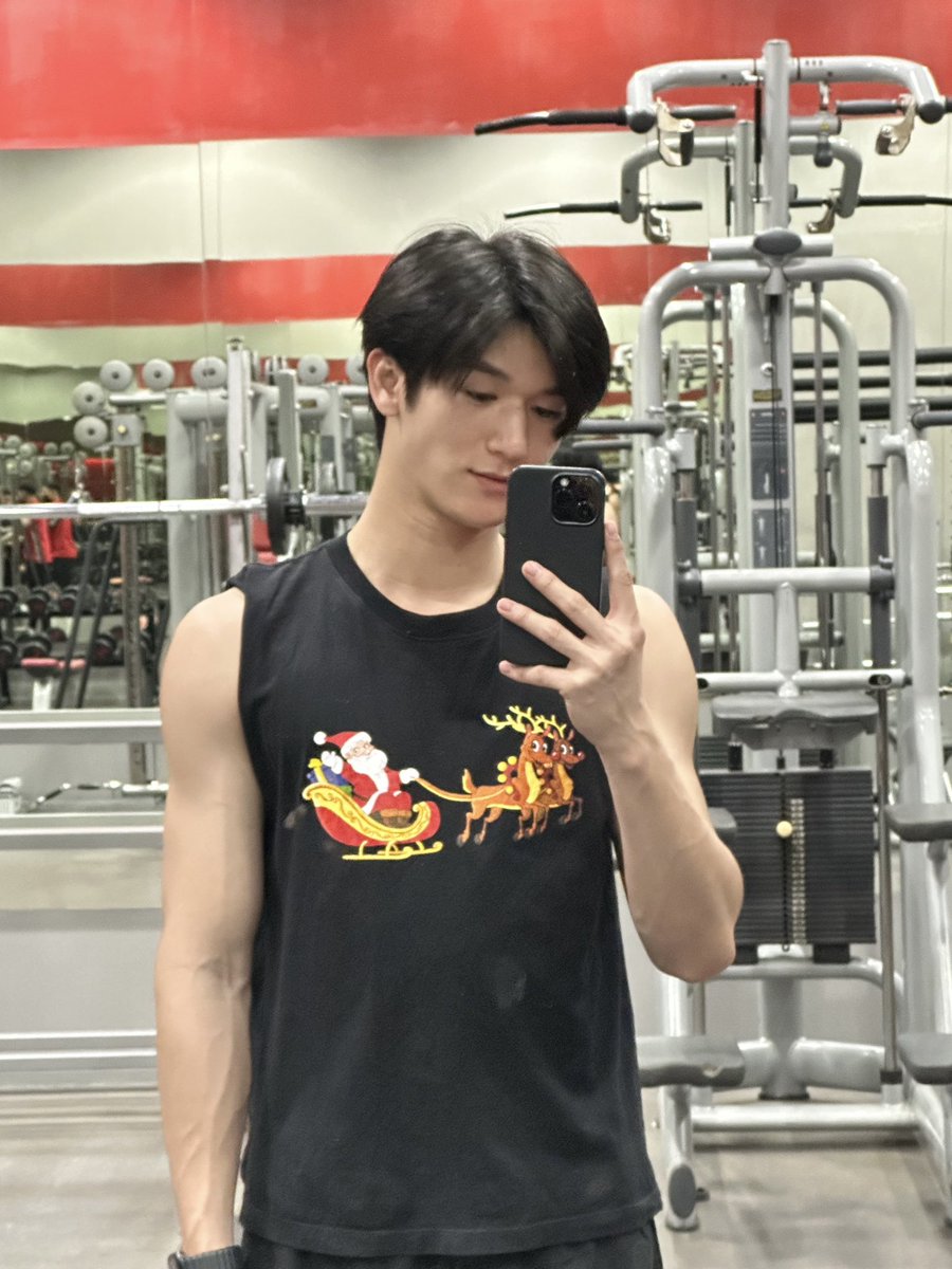 mos_psl's tweet photo. เสื้อเล็กๆแหละน่ารักดีเนอะ👶🏻
#moslhong https://t.co/cZTeyzXbd1
