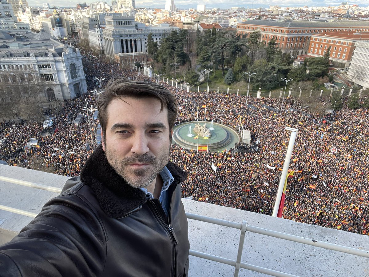 javiernegre10's tweet photo. Un saludo para la delegada del Gobierno de Madrid @MercedesDS21. Cómo puede tomarnos por tontos de esta manera? 31.000 personas? Los cojones. https://t.co/EtpQUAZiCy