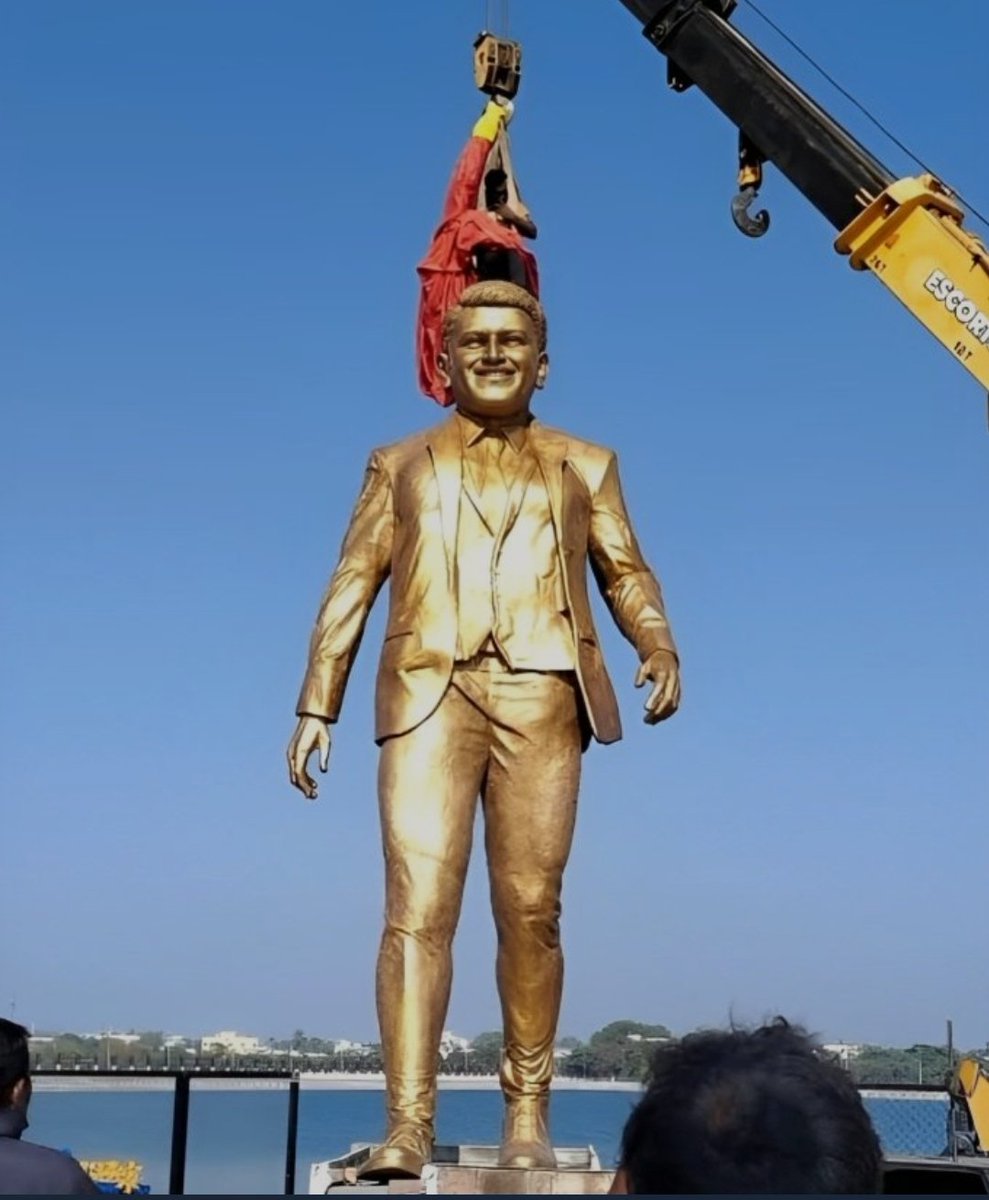 Dayanandkichcha's tweet photo. 23feet 3000kg statue iron and fiber statue in Bellary
First for an Indian actor, Appu Amara ❣️
#AppuRoarsInBellary
#Appu23ftStatueUnveil
#DrPuneethRajkumar #AppuKiccha #KicchaSudeep𓃵 https://t.co/cEXy4UVHdm