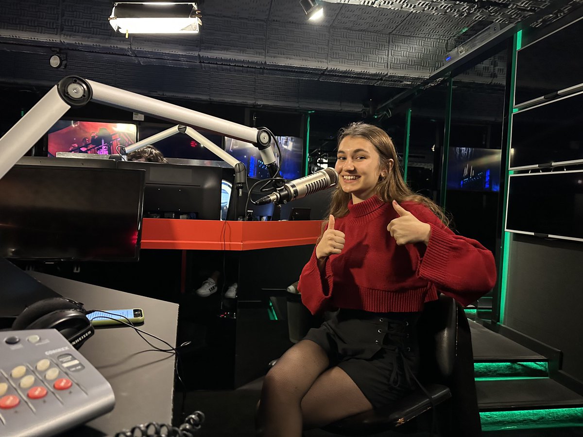aysenalahabali's tweet photo. Dün @istbcw podcast serimizde konuğumuz Gökhan Doğan (@badqode) ile çok keyifli bir çekim yaptık😍 

Dijital sanat, #NFT’ler ve trendler üzerine konuştuk🌠

Sonuç için sabırsızlanıyorum😻 https://t.co/D3g1I94Jja